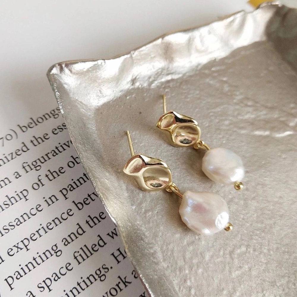 Verona Pearl Earrings